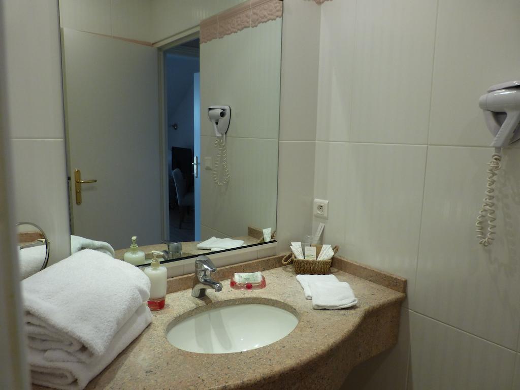 L'Aubiniere Hotel Restaurant & Spa Saint-Ouen-les-Vignes 객실 사진